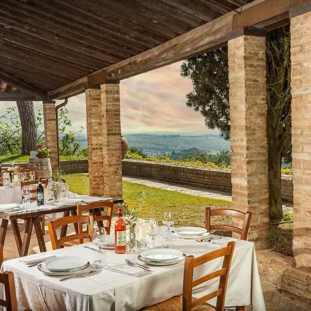 Borgo La Torre Alle Tolfe 住宿加早餐酒店 *